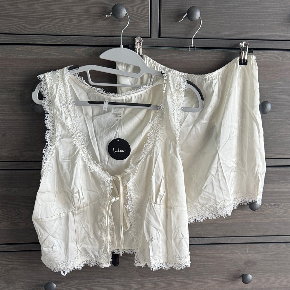 New with tags- Lulus Ivory Lace Trim Set